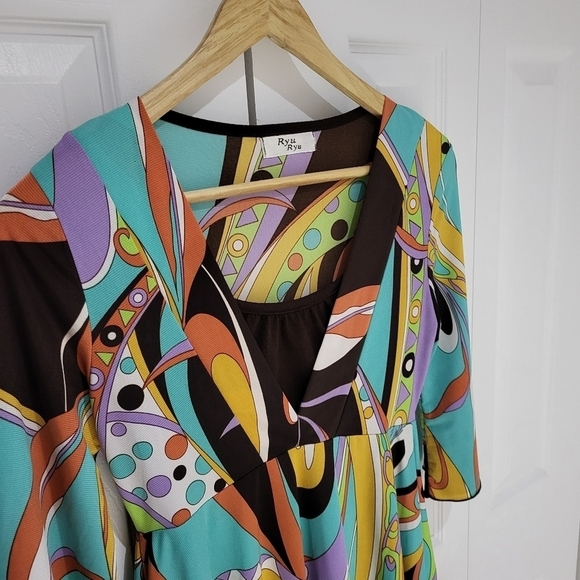 ⭐️3/$25⭐️ Ryu Ryu Multicoloured Abstract Geo Print Tunic - Picture 9 of 16